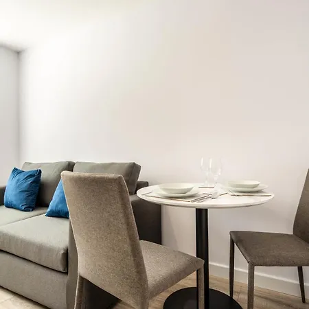 Modern In The Heart Of 요크